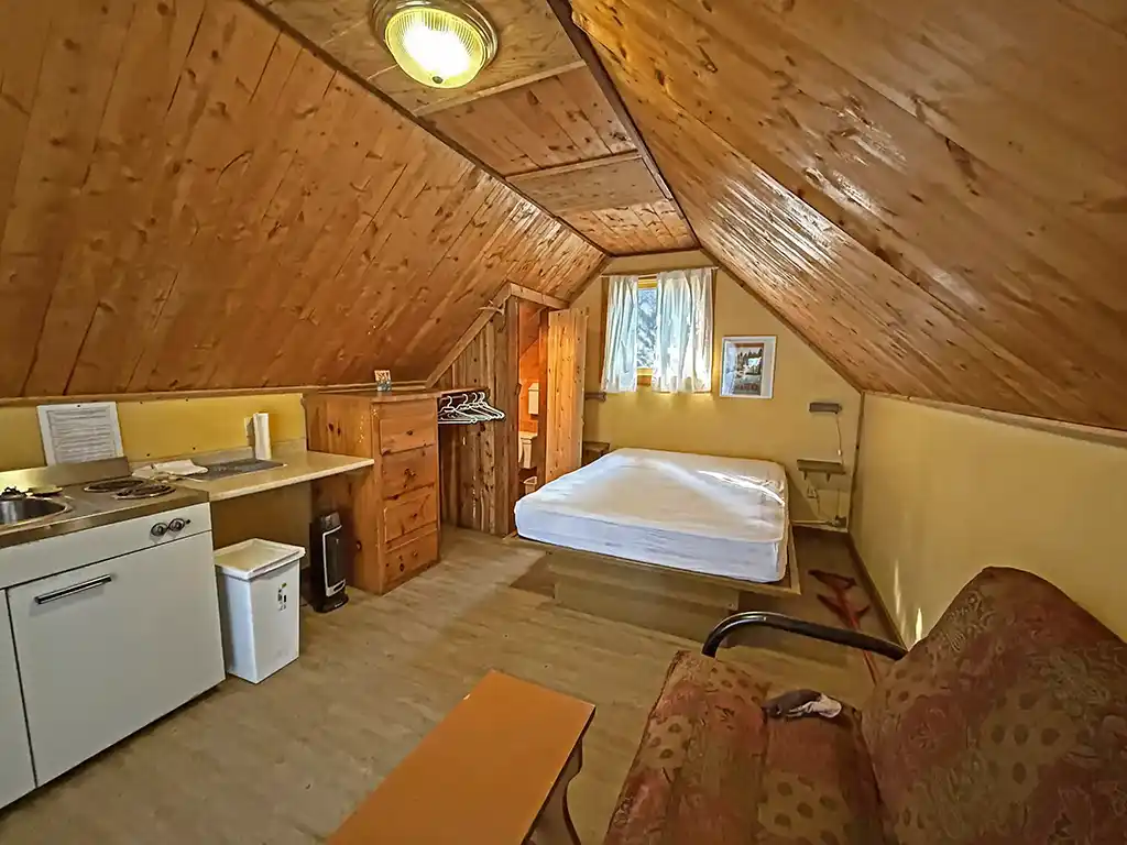 Lakefront Cabin Columbia Inside2